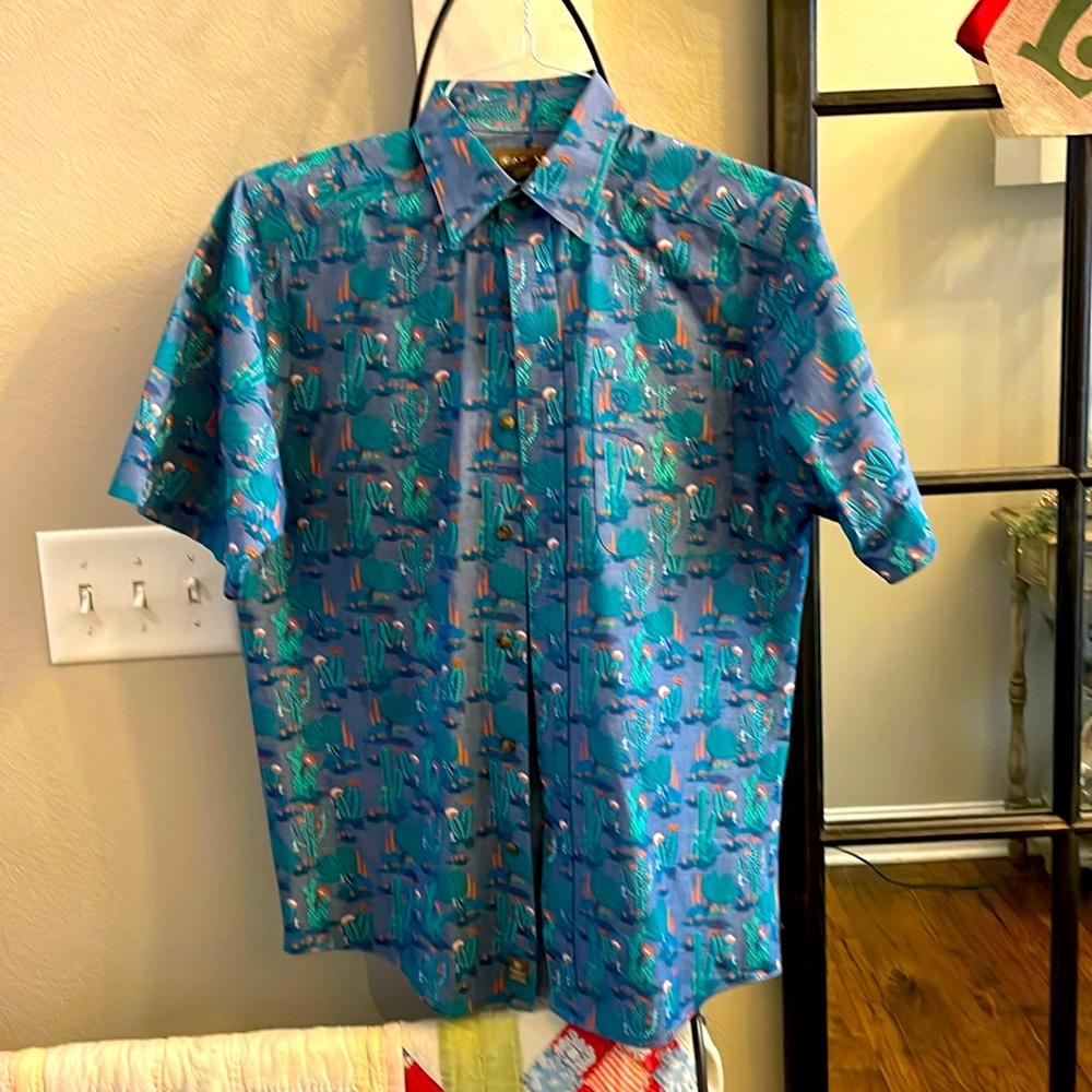 Ariat size men’s xs shirt sleeve button up shirt, cactus print.